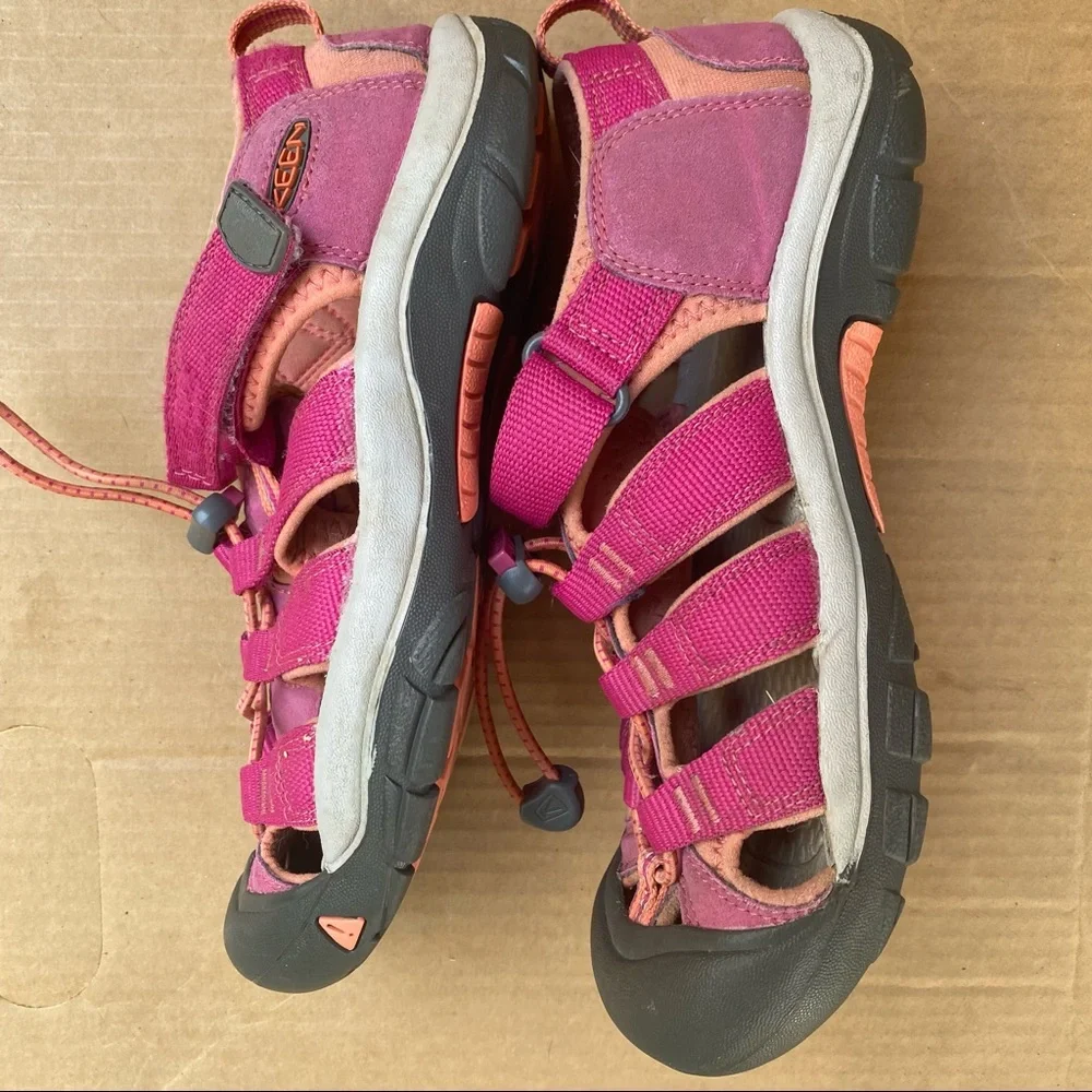 Keen kids’ pink Newport H2 sandals size 4